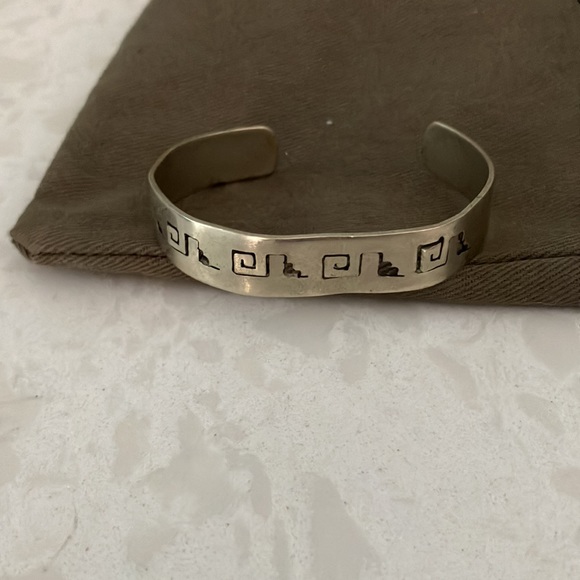 Cute vintage sterling silver bracelet cuff tribal design - Picture 3 of 3